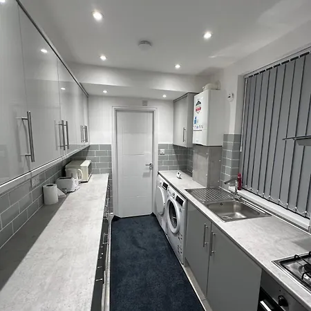 Modern Cozy One Bedroom Apartment-3